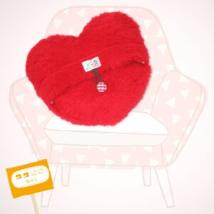 DIY Herzkissen rot auf ein gemalter Sessel in Pastellfarben