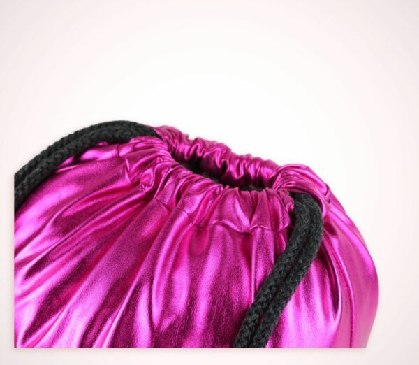 Zuziehverschluss Kordelzugverschluss von Turnbeutel in pink mit anthrazitfarbenen Kordeln